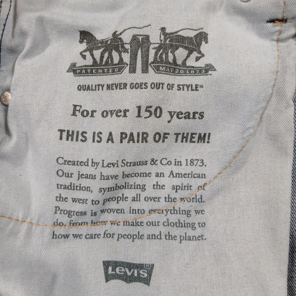 Levi's 550 Relaxed Fit Tapered Leg‎ Jeans Mens 50x30 Medium Wash Blue Denim EUC